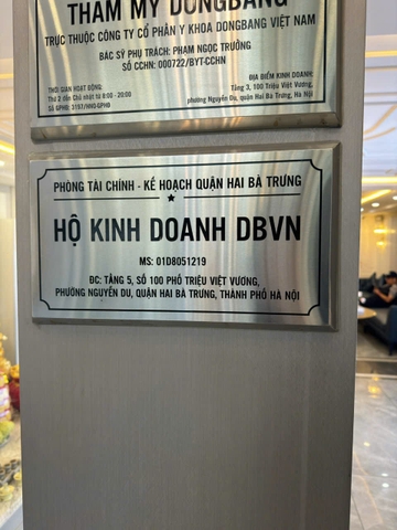 bien-cong-ty-inox-trang-xuoc-dep