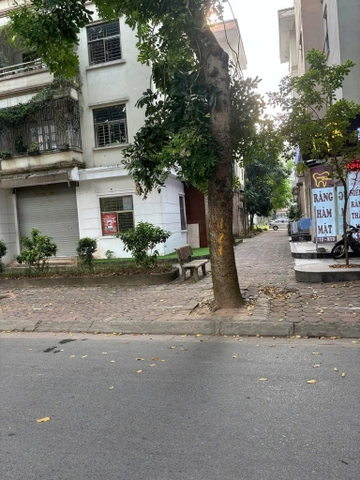 BÁN CHUNG CƯ TẦNG 1 VIỆT HƯNG