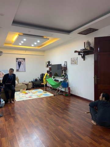 Cho thuê căn hộ đẹp giá rẻ tại CT10 Việt Hưng, Long Biên. S: 85m2. Giá: 7tr/th. Lh xem trực tiếp 0988624374.