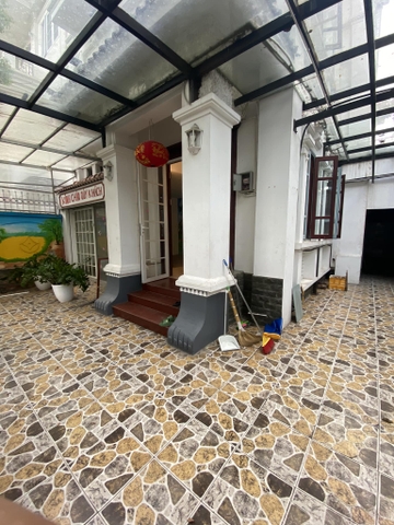 Cho thuê biệt thự đồ cơ bản tại KĐT Việt Hưng, Long Biên. S: 170m2. Giá: 30tr/tháng. LH: 0963892968.