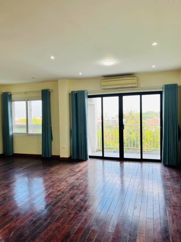 Cần cho thuê nhanh căn 2 ngủ 97m2 Happy House CT18 KĐT Việt Hưng. Giá 8tr/ tháng