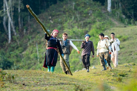 EARLY MORNING TIẾP SỨC DỰ ÁN "GIA ĐÌNH HAHA - VÌ MỘT VIỆT NAM HẠNH PHÚC", HÀNH TRÌNH TRỒNG 20.000 CÂY XANH TẠI XÃ BẢN LIỀN
