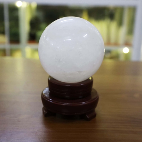 Quả cầu thạch anh trắng đục ĐK 9cm - 1kg-MTB453