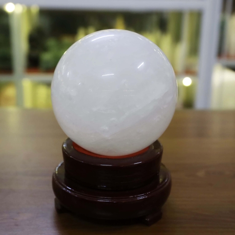 Quả cầu thạch anh trắng đục ĐK 11cm - 1.85kg-MTB469