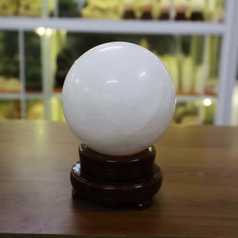 Quả cầu thạch anh trắng đục ĐK 13.1cm - 3.05kg-MTB471