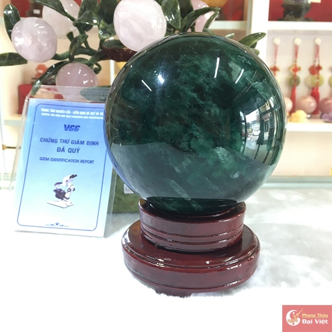 Quả cầu đá Fluorit