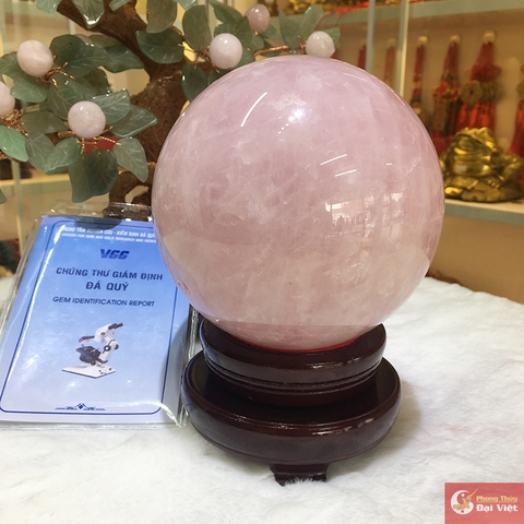 Quả cầu thạch anh hồng