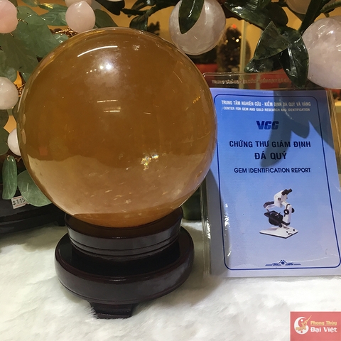 Quả cầu tinh thể vàng