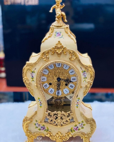 Đồng hồ để bàn Boulle