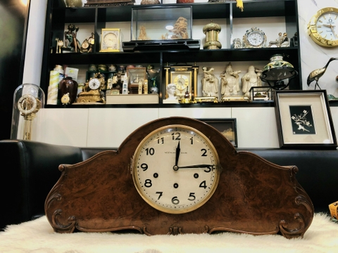 Đồng hồ vai bò dáng vai tròn gỗ nâu