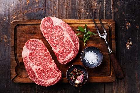 🥩 Thịt Bò Meltique – Bí Quyết Của Những Miếng Steak “Tan Trong Miệng”