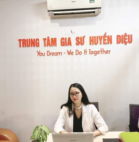 Giáo viên Ngữ Văn - Nguyễn Huyền Diệu