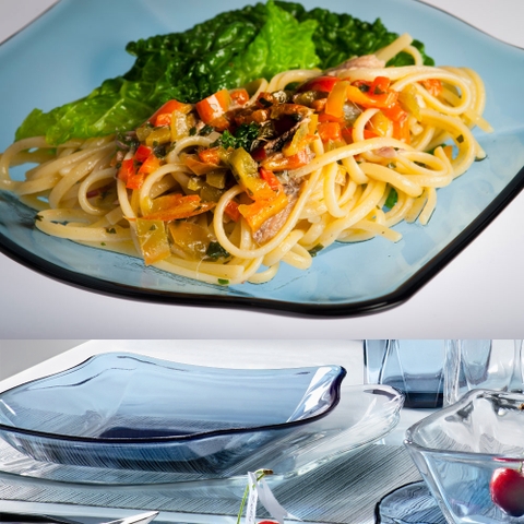 Đĩa thủy tinh vuông Nettuno Blue 28 cm màu xanh