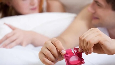 [Hỏi] Dùng bao cao su có thể mang thai không?