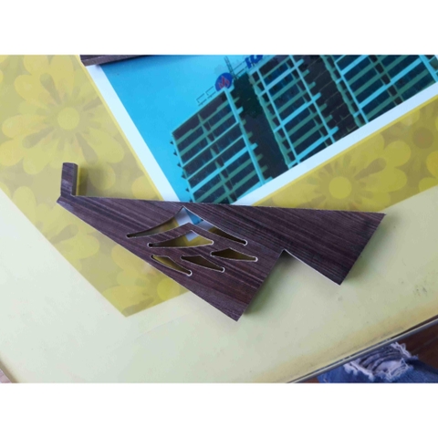 Cắt đế laptop bằng máy CNC