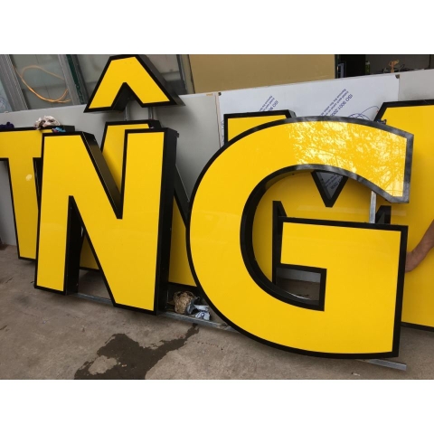 Biển quảng cáo Ricco