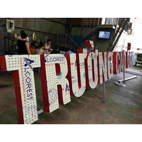 Trường cao đẳng thương mại và du lịch Hà Nội