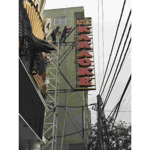 Biển đèn led Royal Karaoke