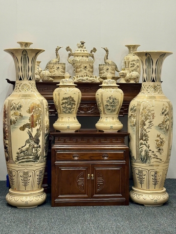 Bộ Đồ Thờ Cho Ban 1,75m đến 1,97m Đầy Đủ Choé + Đỉnh + Lục Bình 1,66m Gốm Chu Đậu Vẽ Vàng