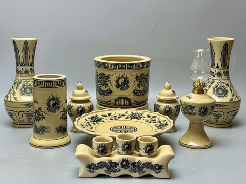 Bộ Đồ Thờ Hoạ Tiết Rồng Cho Ban Thờ 1,27m Đến 1,53m Gốm Chu Đậu Truyền Thống