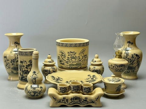 Bộ Đồ Thờ Hoạ Tiết Hoa Sen Cho Ban Thờ 1,27m Gốm Chu Đậu Vẽ Vàng