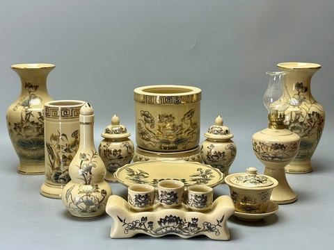 Bộ Đồ Thờ Cho Ban 1,57m Hoạ Tiết Sen Vẽ Vàng Gốm Chu Đậu