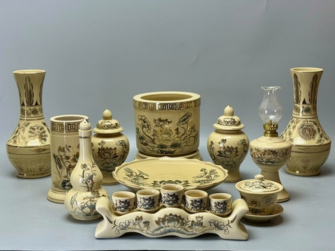 Bộ Đồ Thờ Hoạ Tiết Hoa Sen Cho Ban 1,57m Gốm Chu Đậu Vẽ Vàng