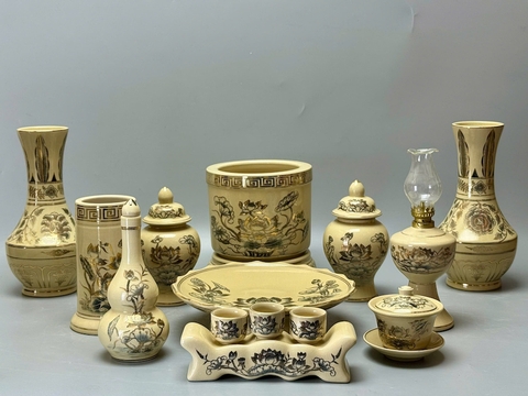 Bộ Đồ Thờ Hoa Sen Cho Ban 1,27m đến 1,57m Gốm Chu Đậu Vẽ Vàng