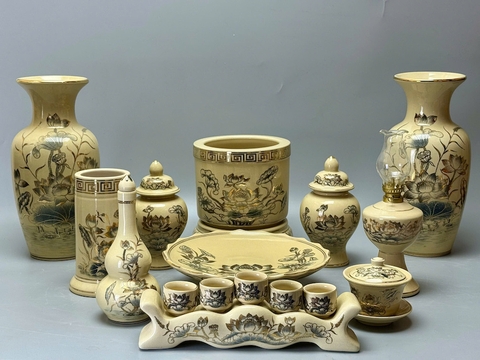 Bộ Đồ Thờ Hoạ Tiết Sen Cho Ban Thờ 1,57m - 1,75m Gốm Chu Đậu Vẽ Vàng