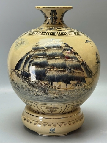 Bình Hút Tài Lộc Thuận Buồm Xuôi Gió - Công Đào 55cm Gốm Vẽ Vàng