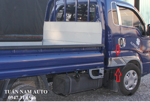 Ốp Trang Trí Tai Xe Sau Xe Tải Kia K250/K200/Bonggo III