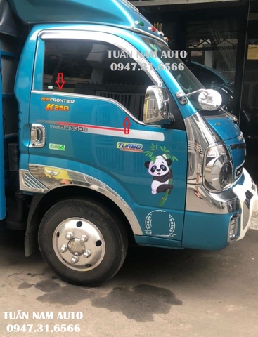 NẸP CHÂN KÍNH CỬA XE TẢI KIA K250, K200, BONGO 3 MẠ XI INOX CRÔM