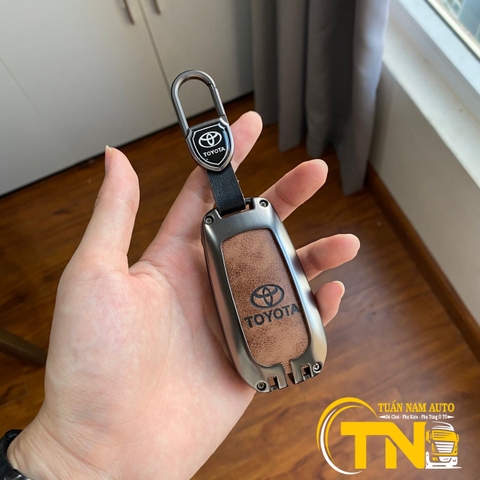 ỐP CHÌA KHÓA TOYOTA FORTUNER, HILUX, LAND CRUISER, INNOVA IRON MEN