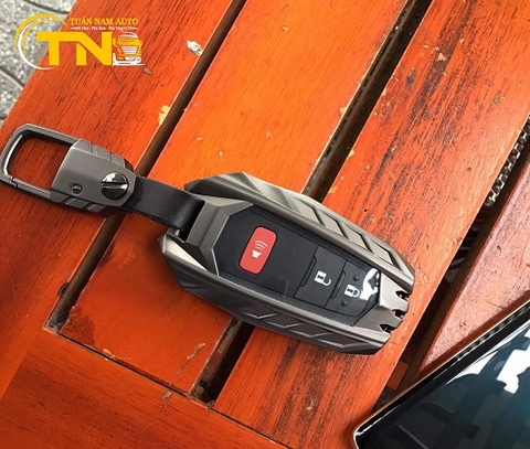 ỐP KHÓA XE TOYOTA CROSS, CAMRY, ALITS 2023 KIM LOẠI METAL CAO CẤP
