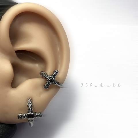 Khuyên tai 3 skull đá đen  KTG122212