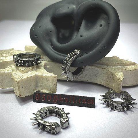Khuyên tai kẹp skull gai  GT KK122201