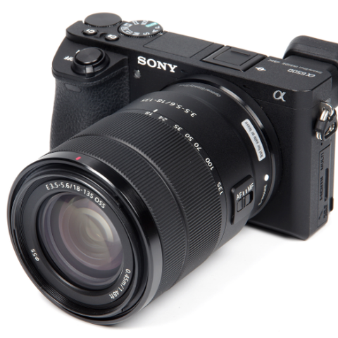 Ống kính Sony E 18-135mm F3.5-5.6 OSS