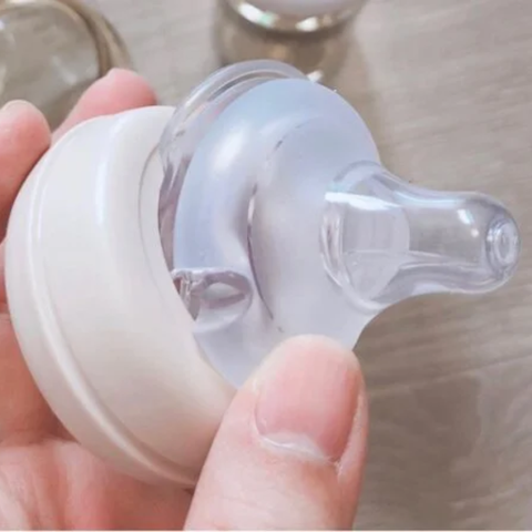 Set 2 núm ti Moyuum silicon cao cấp số 2 (2 - 5 tháng)
