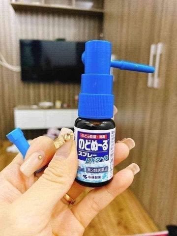 Xịt ho kháng khuẩn khử trùng hầu họng Kobayashi 15ml Vị Bạc Hà