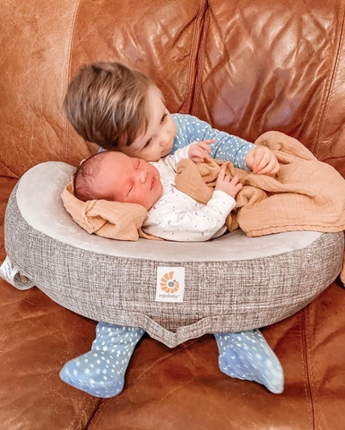 Gối cho bé bú Ergobaby Pillow Xám chính hãng