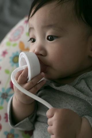 Bình sữa rảnh tay Podee Hands-Free Baby Bottle 250ml