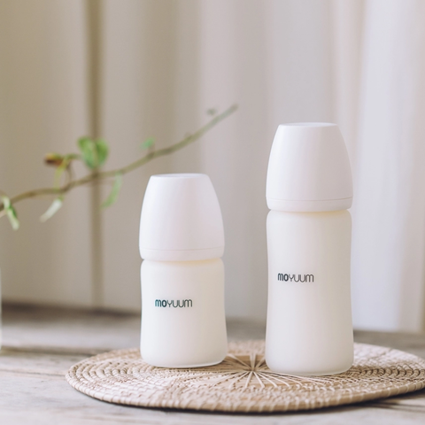 Bình sữa Thủy tinh tráng silicon Moyuum - 150ml - Kèm núm 1