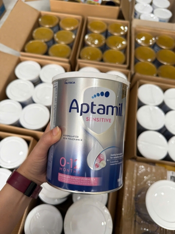 Sữa Aptamil Sensitive Úc 900g – Sữa Thủy Phân 1 Phần, Dễ Tiêu Hóa, Hấp Thu Tối Ưu Cho Bé Sơ Sinh Khó Tiêu, Đầy Hơi