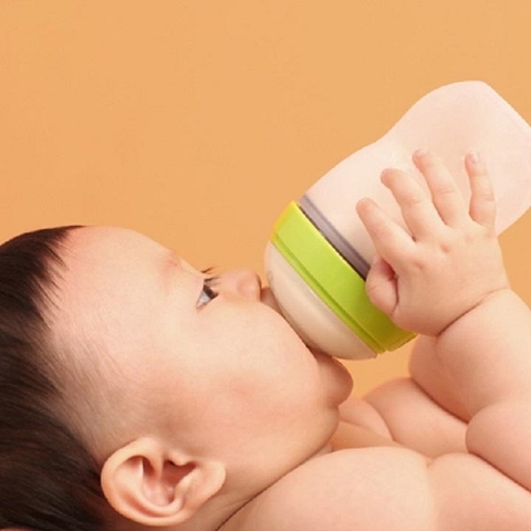 Bình sữa silicone Comotomo 150ml màu xanh cho bé từ 0M+