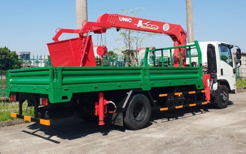 Isuzu NQR75LE4 4.6 tấn cẩu UNIC
