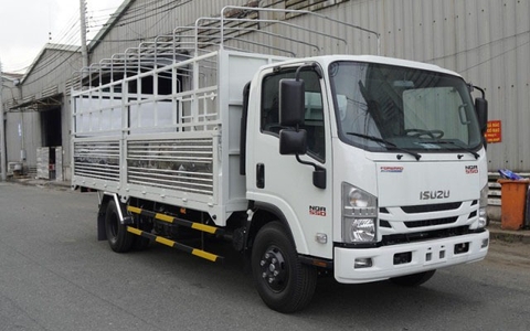 Isuzu NQR75LE4 5.5 tấn thùng bạt