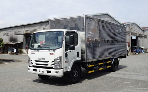 Isuzu NQR75ME4 5.5 tấn thùng kín