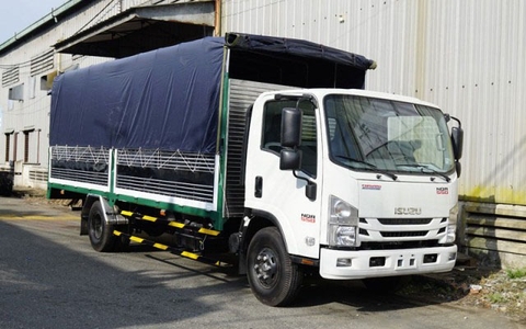 Isuzu NQR75ME4 6 tấn thùng bạt