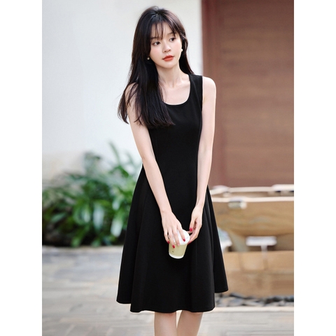 ma-m195-dam-cong-so-thanh-lich-mo-han-yi-mei-dang-om-kieu-hepburn-khong-tay