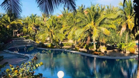 21 DAY VIETNAM REAL LUXURY MUILTI SPORTS ADVENTURE PACKAGE HOLIDAY